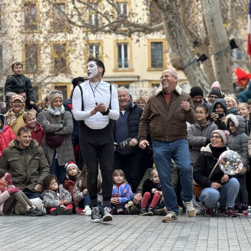 Agro the clown. ImproLocura. Agro dances with a spectator with a happy audience in the background at the street performance. Luca Della Gatta