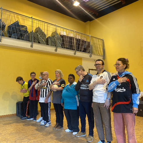 Nous espectáculo inclusivo de Collectif Primavez con el festival Les Petits Bonheurs de artistas aficionados que con ceguera, sordera, trastornos motores o cognitivos.