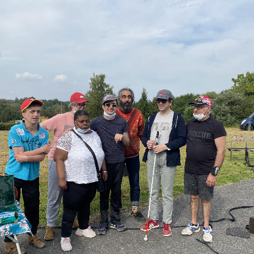 Nous espectáculo inclusivo de Collectif Primavez con el festival Les Petits Bonheurs de artistas aficionados que con ceguera, sordera, trastornos motores o cognitivos.