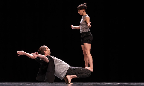 Spectacle d'équilibre acrobatique du Collectif Primavez