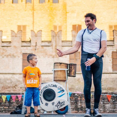 Espectáculo interactivo de clown e improvisación